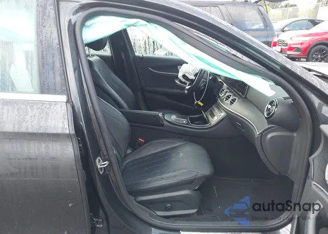 2022 Mercedes-Benz E 350 z USA, uszkodzony, nr VIN W1KZF8DB1NB096223